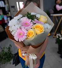 Букет цветов из:  Герберы, Розы и Хризантемы в Елгозино