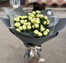 Букет Белые кустовые розы Солинеро в Елгозино