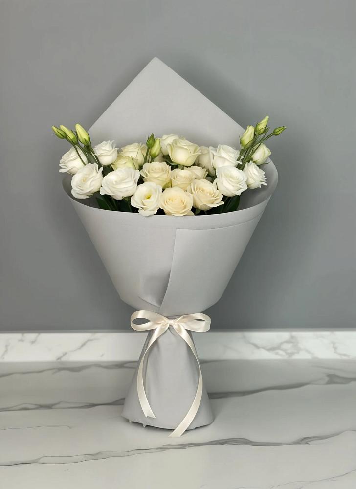 Букет цветов из: Розы и Лизиантусы в Елгозино