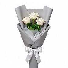 Букет 3 белые розы в Елгозино