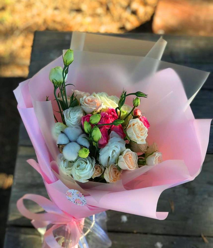 Букет цветов из: Розы и Лизиантусы в Елгозино