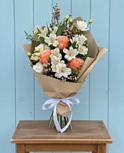 Букет цветов из:  Альстромерии, Лизиантусы, Розы и Хризантемы в Елгозино