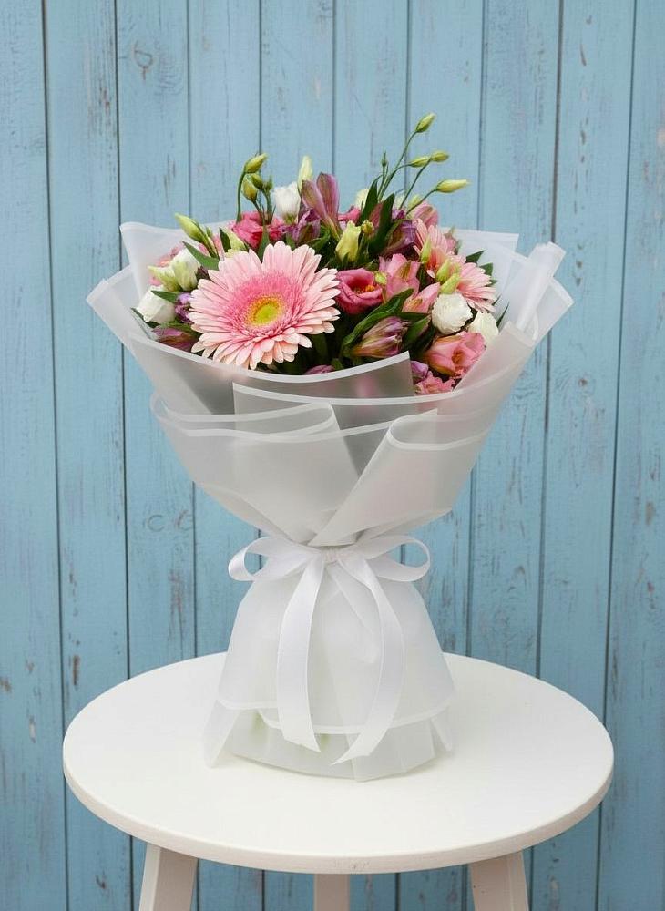 Букет цветов из: Герберы, Альстромерии и Лизиантусы в Елгозино