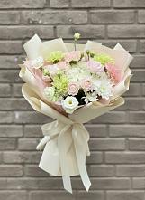 Букет цветов из:  Гвоздики, Розы, Лизиантусы и Хризантемы #REPLACE_PRED# Елгозино