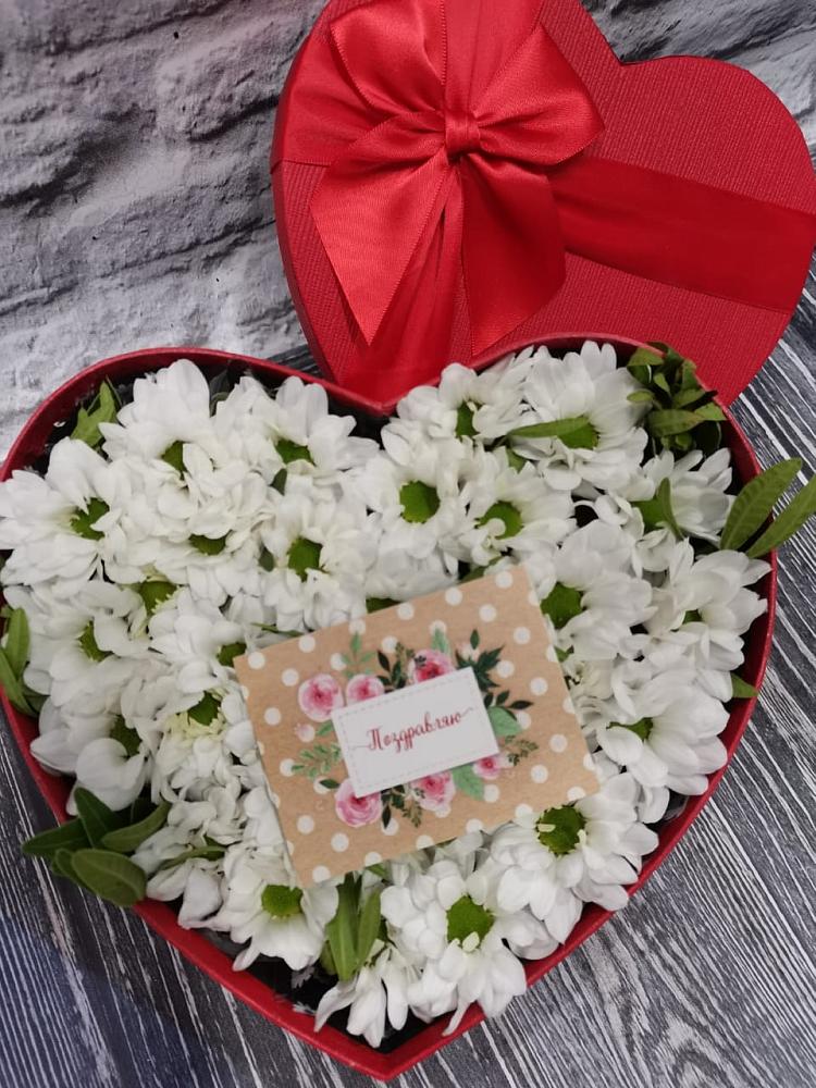 Цветочная композиция из Хризантемы в виде сердца в Елгозино