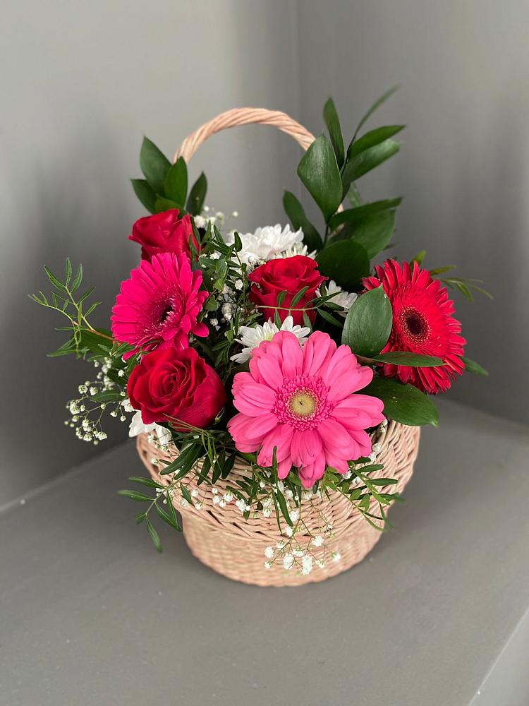 Цветочная композиция из Розы, Хризантемы и Герберы в корзине в Елгозино