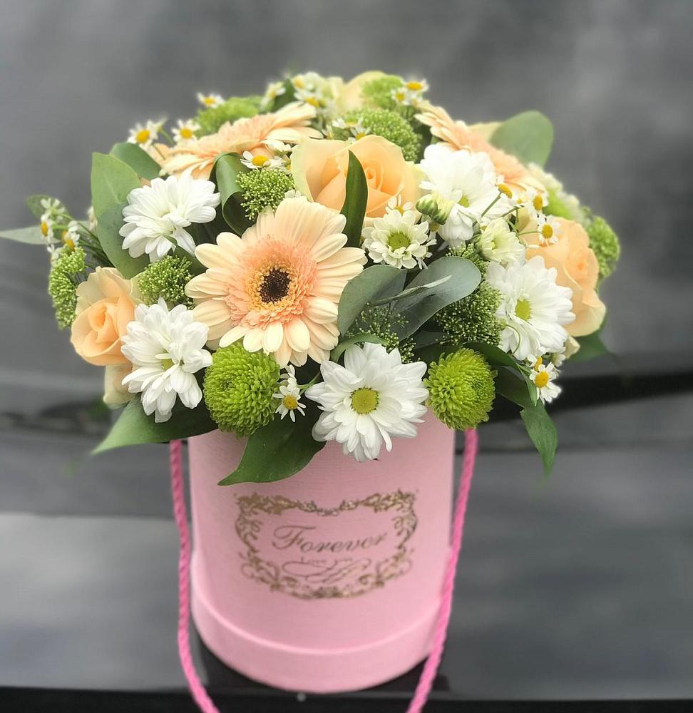 Цветочная композиция из Розы, Герберы и Хризантемы в шляпной коробке в Елгозино