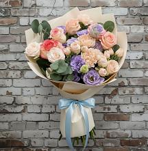 Букет цветов из:  Розы, Лизиантусы и Гвоздики #REPLACE_PRED# Елгозино